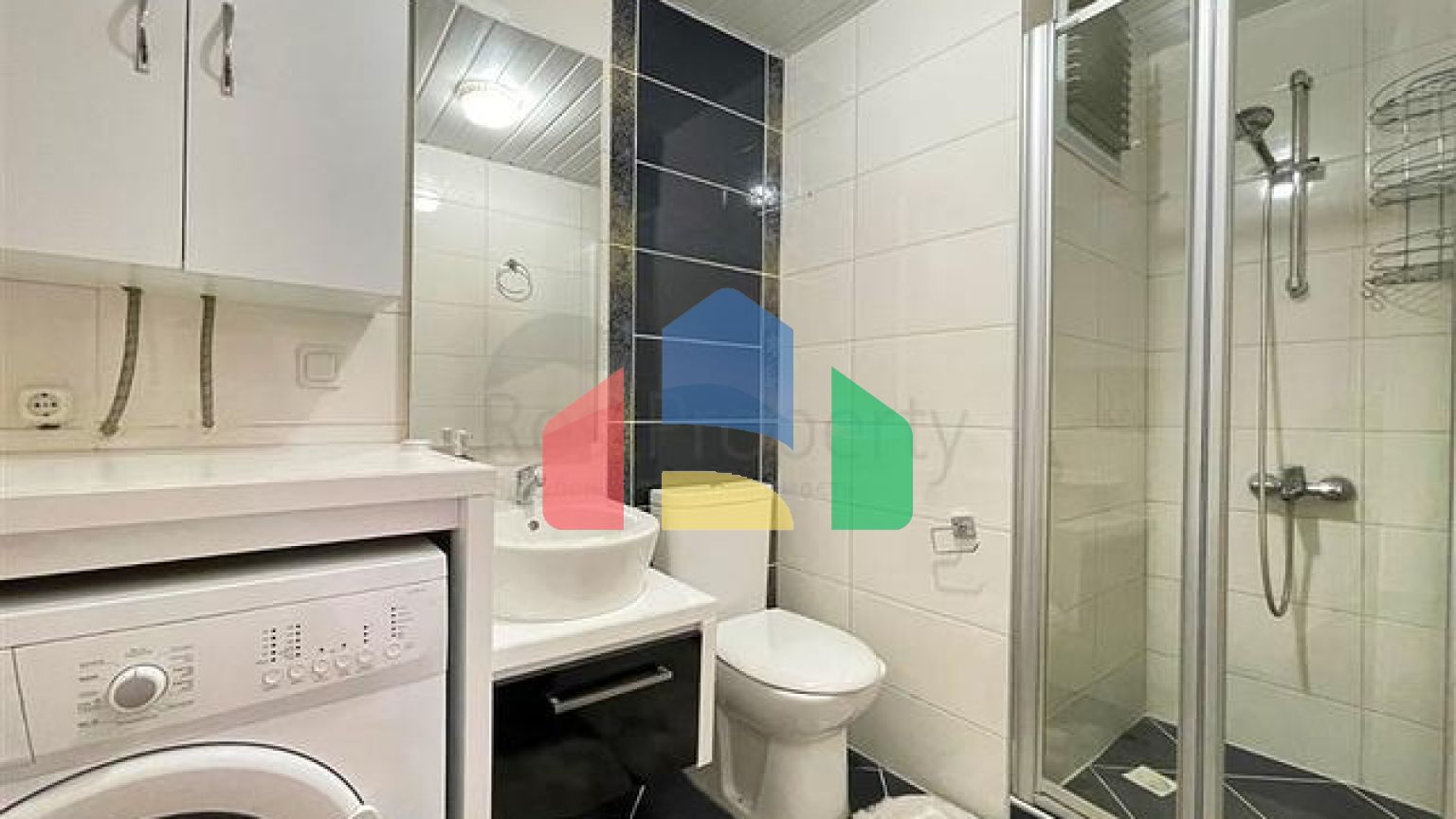 Просторная квартира 1+1 в комплексе со всей инфраструктурой у моря в Махмутлар