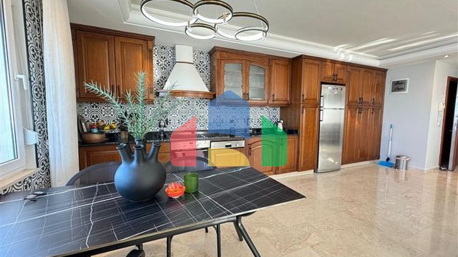 Просторий пентхаус 3 + 1 з панорамним видом на море