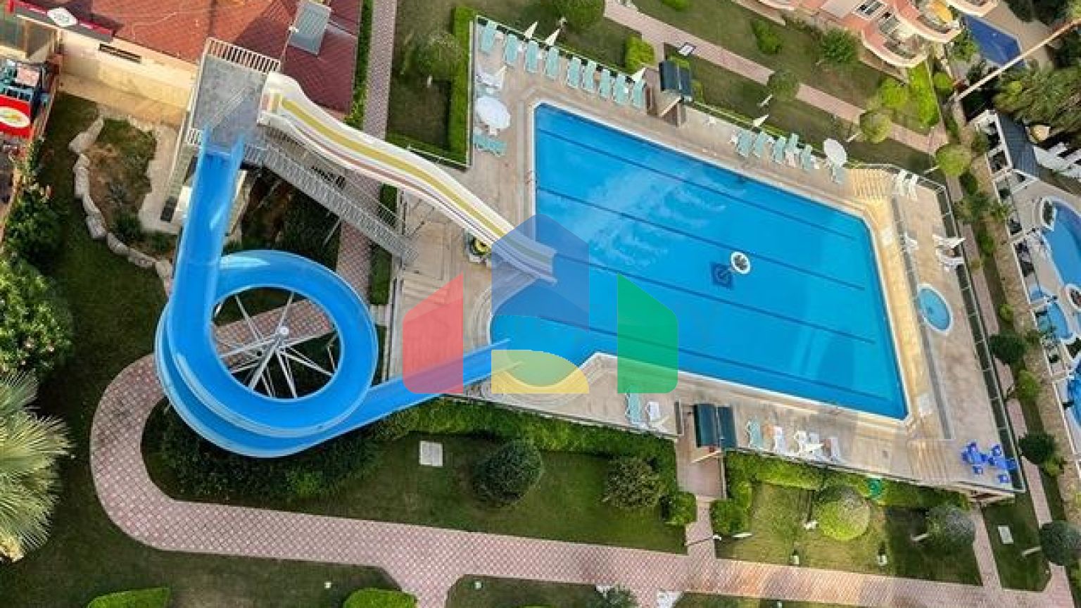 Просторий пентхаус 3 + 1 з панорамним видом на море