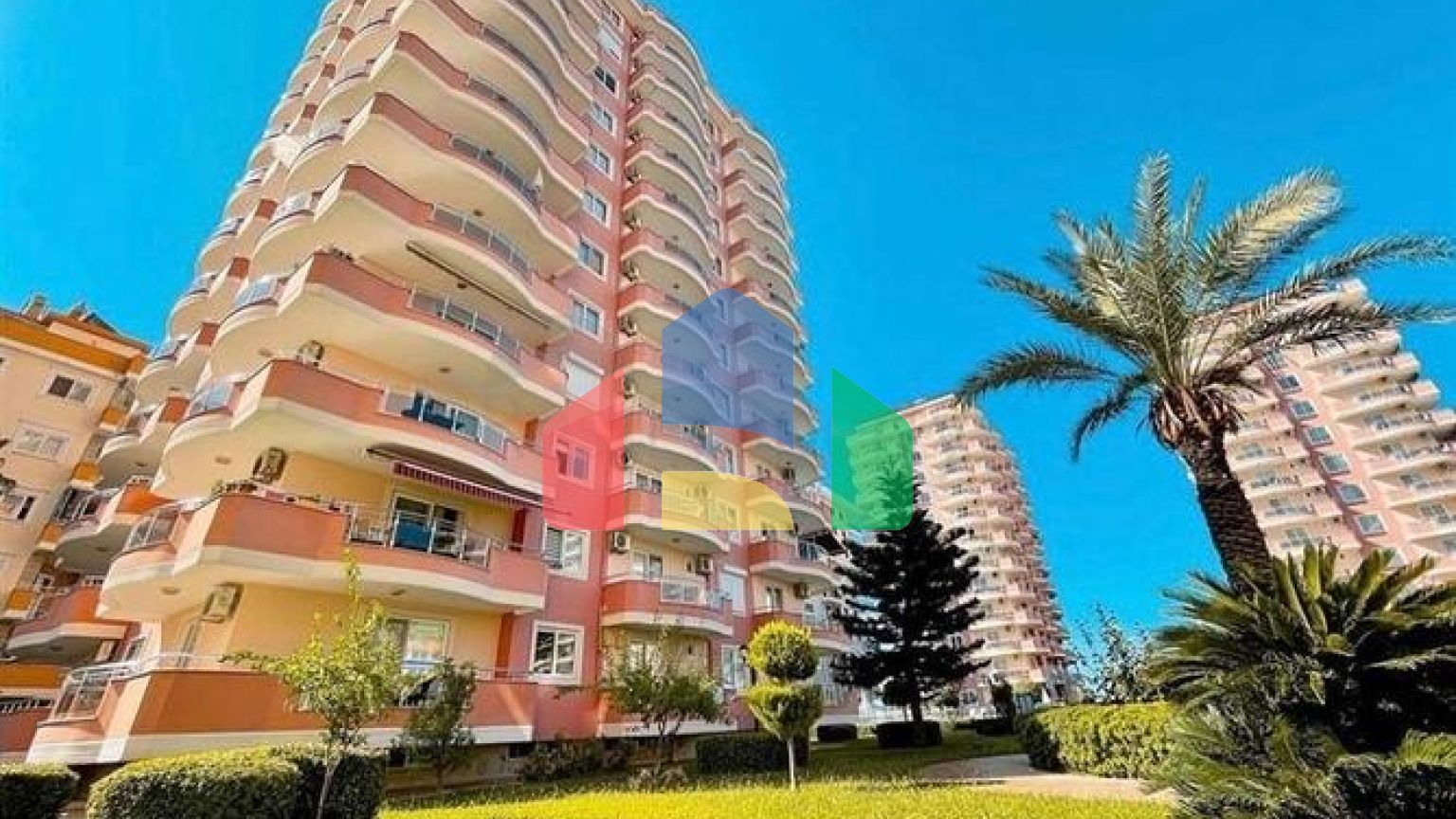 Просторий пентхаус 3 + 1 з панорамним видом на море