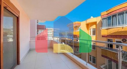 Простора квартира 2 + 1 в районі Махмутлар