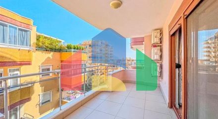Простора квартира 2 + 1 в районі Махмутлар