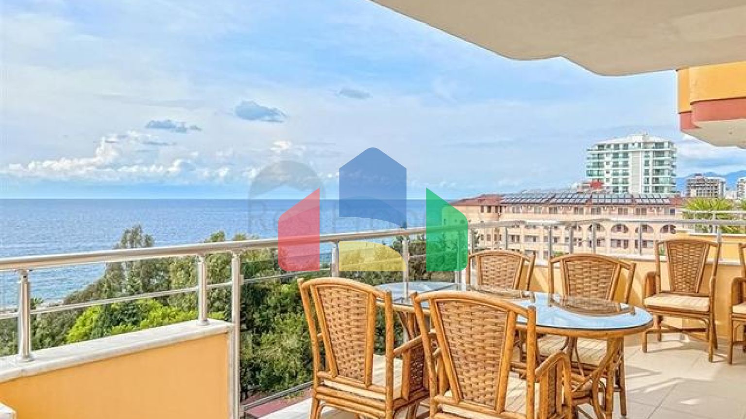 Квартира 2+1 с видом на море в районе Махмутлар