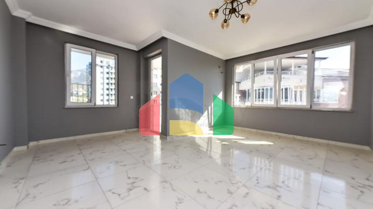 Просторий пентхаус 3 + 1 в Махмутларі