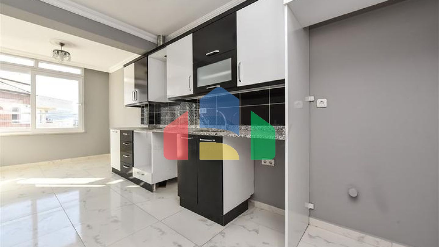 Просторий пентхаус 3 + 1 в Махмутларі