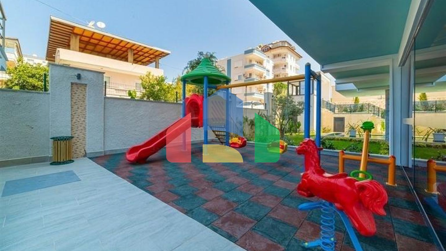 Квартира 2+1 с видом на море в Махмутларе