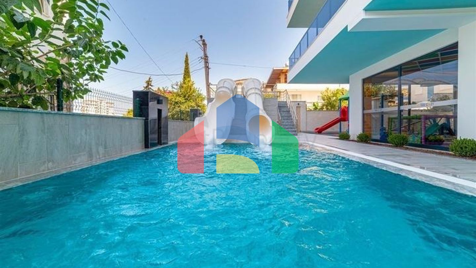 Квартира 2+1 с видом на море в Махмутларе