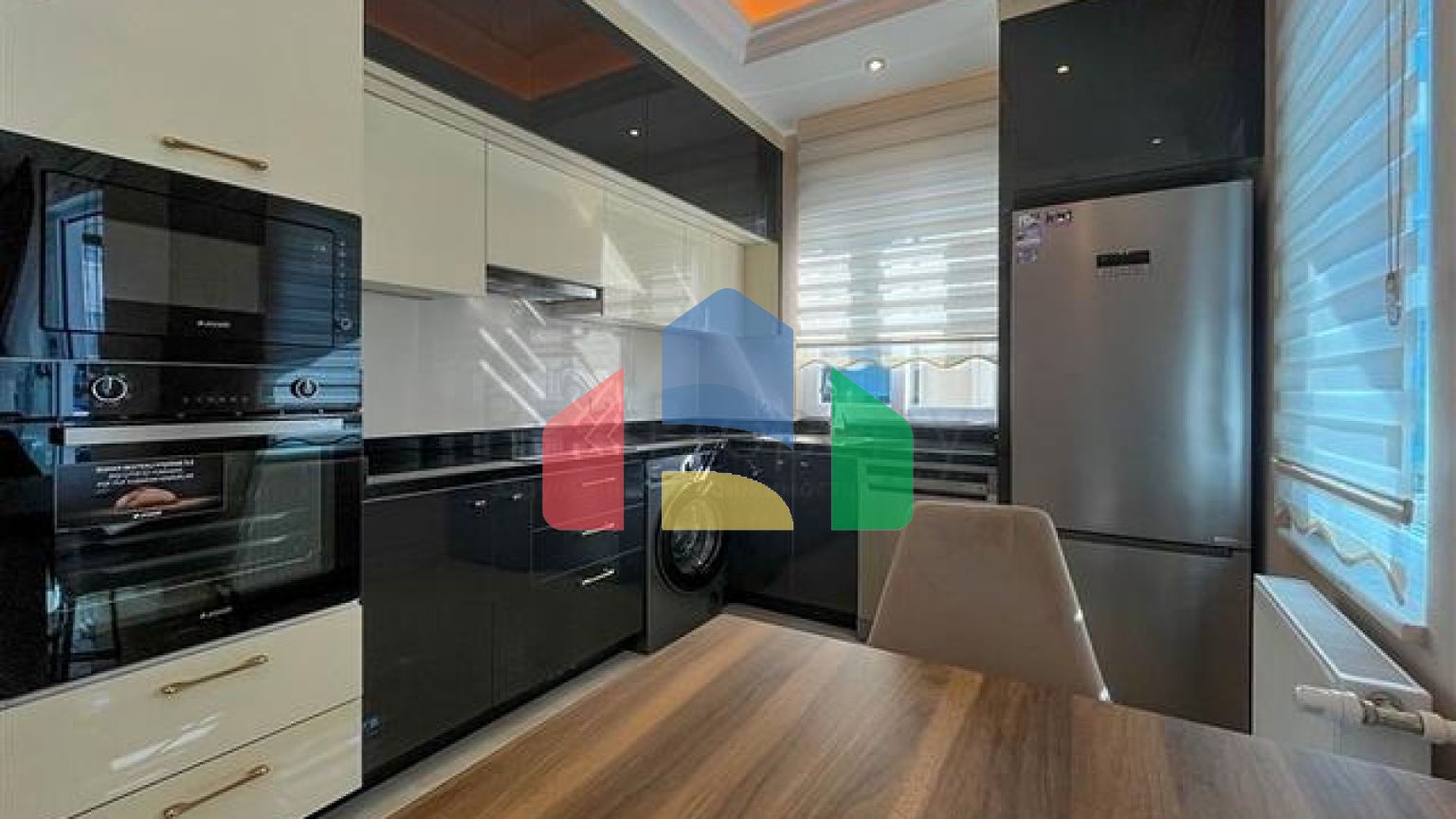 Квартира 2 + 1 з меблями в комплексі Махмутлара