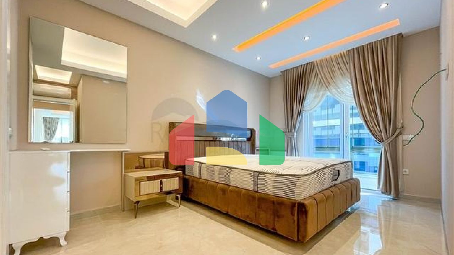 Квартира 2 + 1 з меблями в комплексі Махмутлара