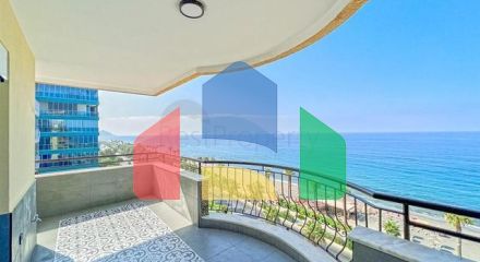 Велика квартира з шикарним видом на Середземне море