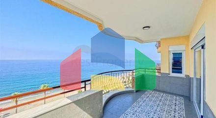 Велика квартира з шикарним видом на Середземне море