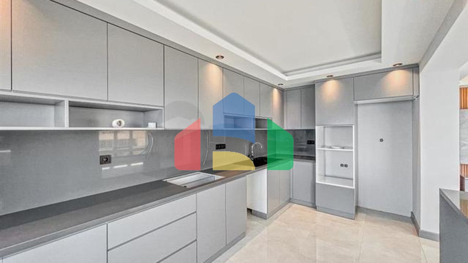 Велика квартира з шикарним видом на Середземне море