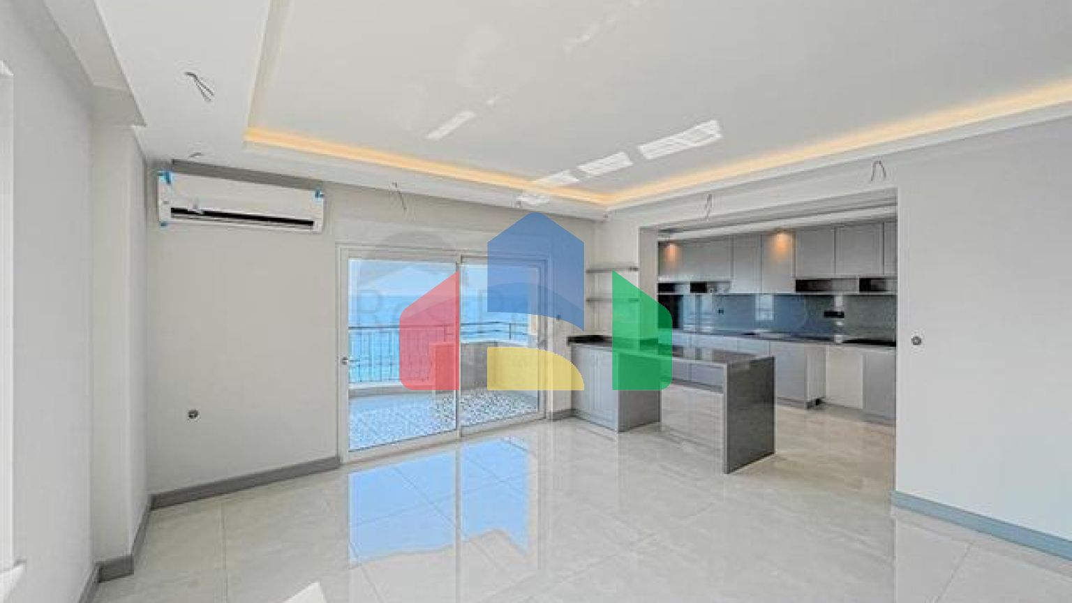 Велика квартира з шикарним видом на Середземне море