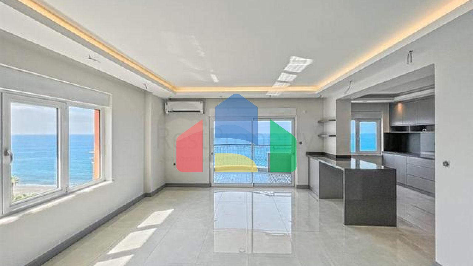 Велика квартира з шикарним видом на Середземне море