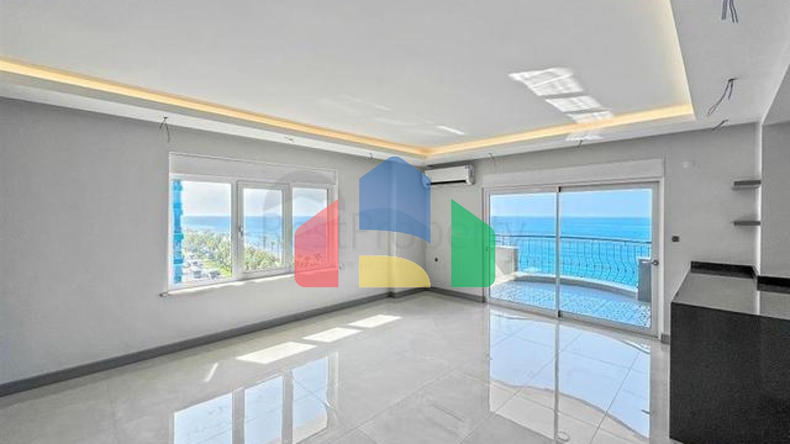 Велика квартира з шикарним видом на Середземне море