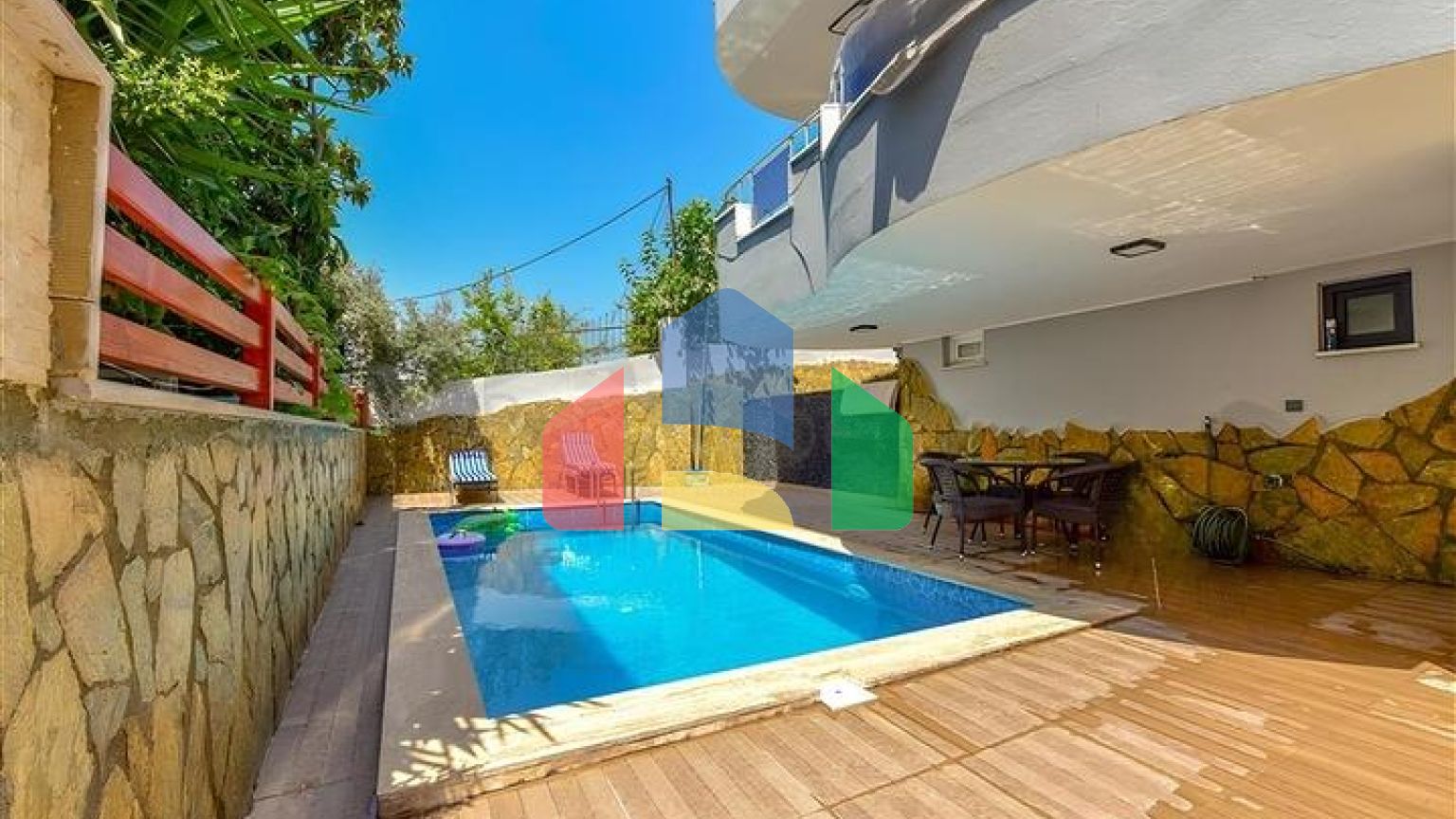 Просторная вилла в Махмутларе- идеальный выбор для большой семьи