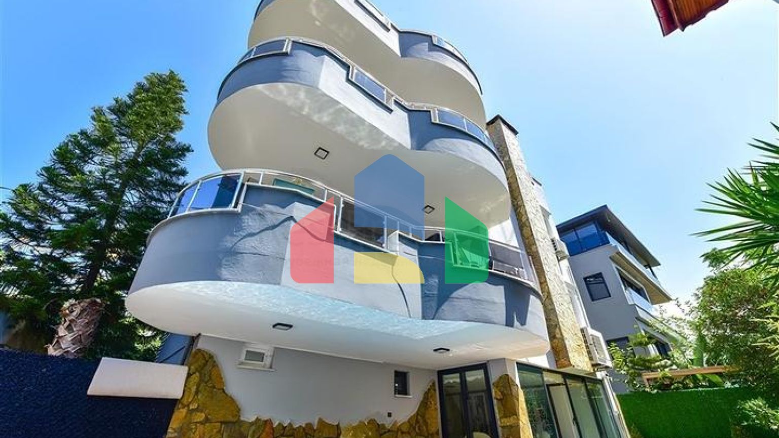 Просторная вилла в Махмутларе- идеальный выбор для большой семьи