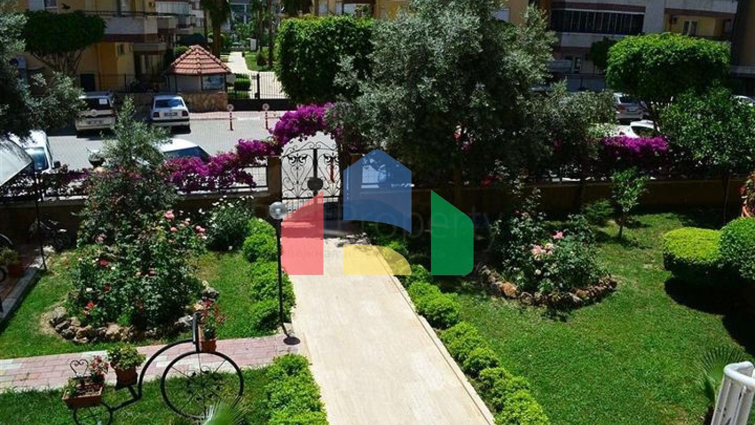 Просторная квартира 2+1 в популярном районе Махмутлар