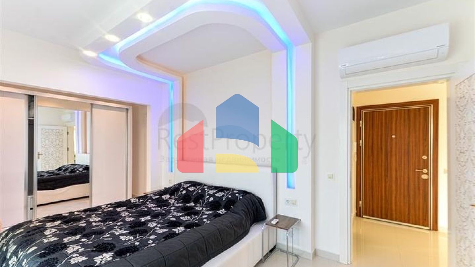 Продается уютная квартира в жилом комплексе на берегу моря в Махмутларе