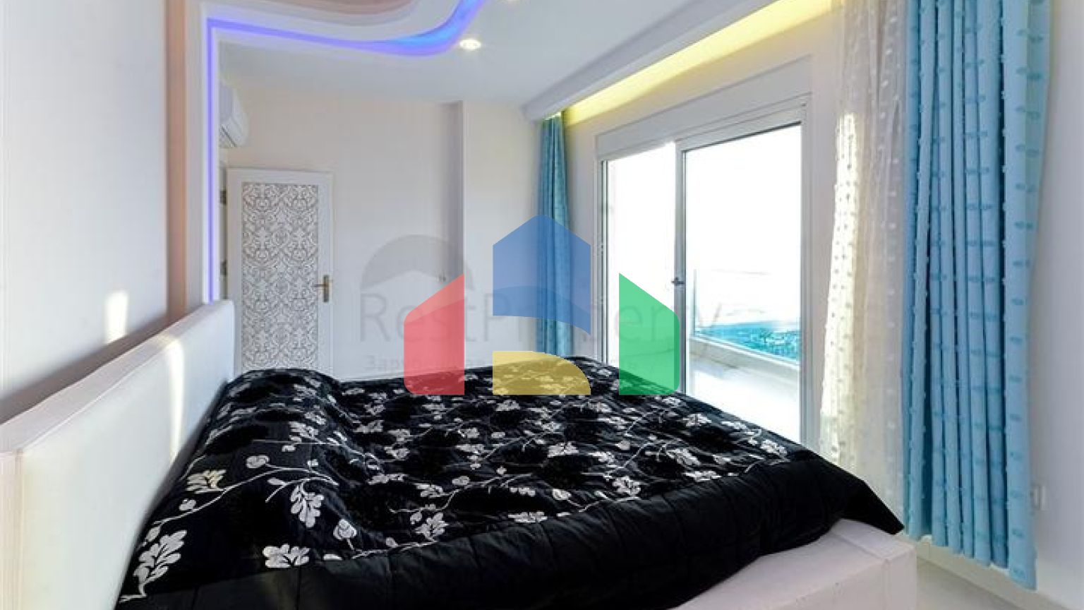 Продается уютная квартира в жилом комплексе на берегу моря в Махмутларе