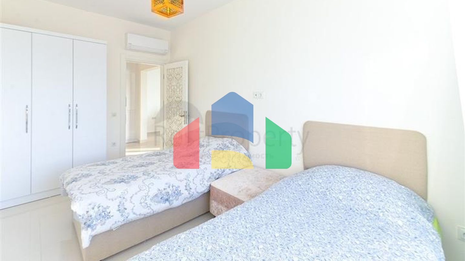 Продается уютная квартира в жилом комплексе на берегу моря в Махмутларе