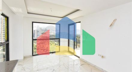 Квартира 1+1 с видом на горы и море в районе Махмутлар
