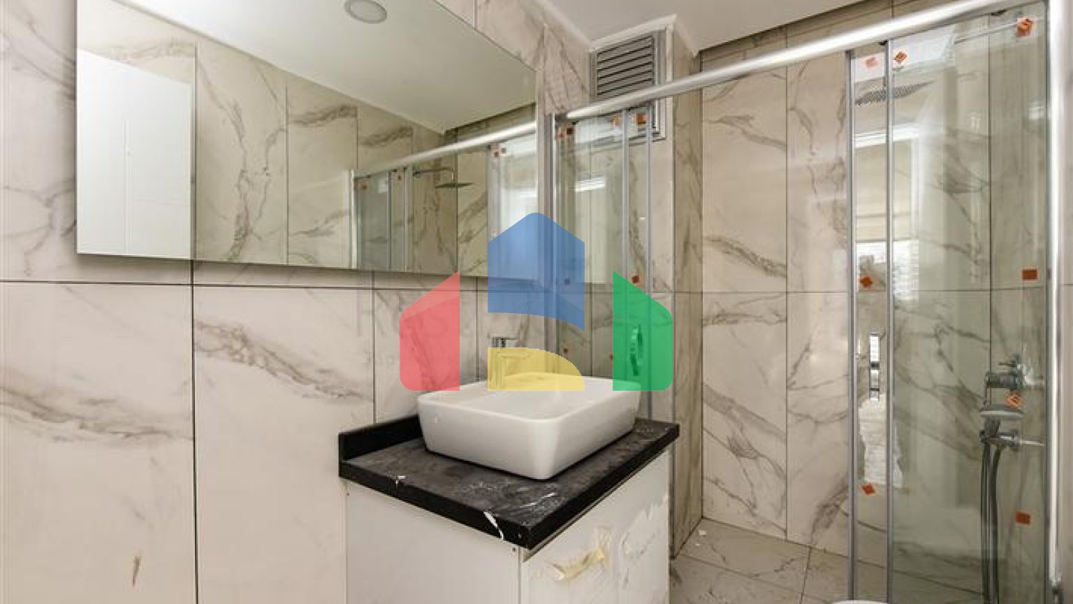 Квартира 1+1 с видом на горы и море в районе Махмутлар