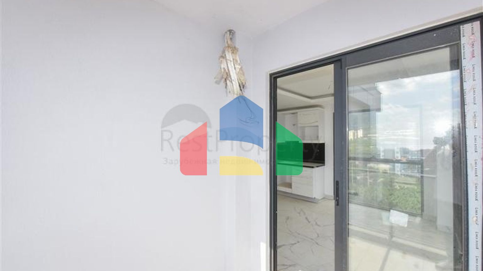 Квартира 1+1 с видом на горы и море в районе Махмутлар