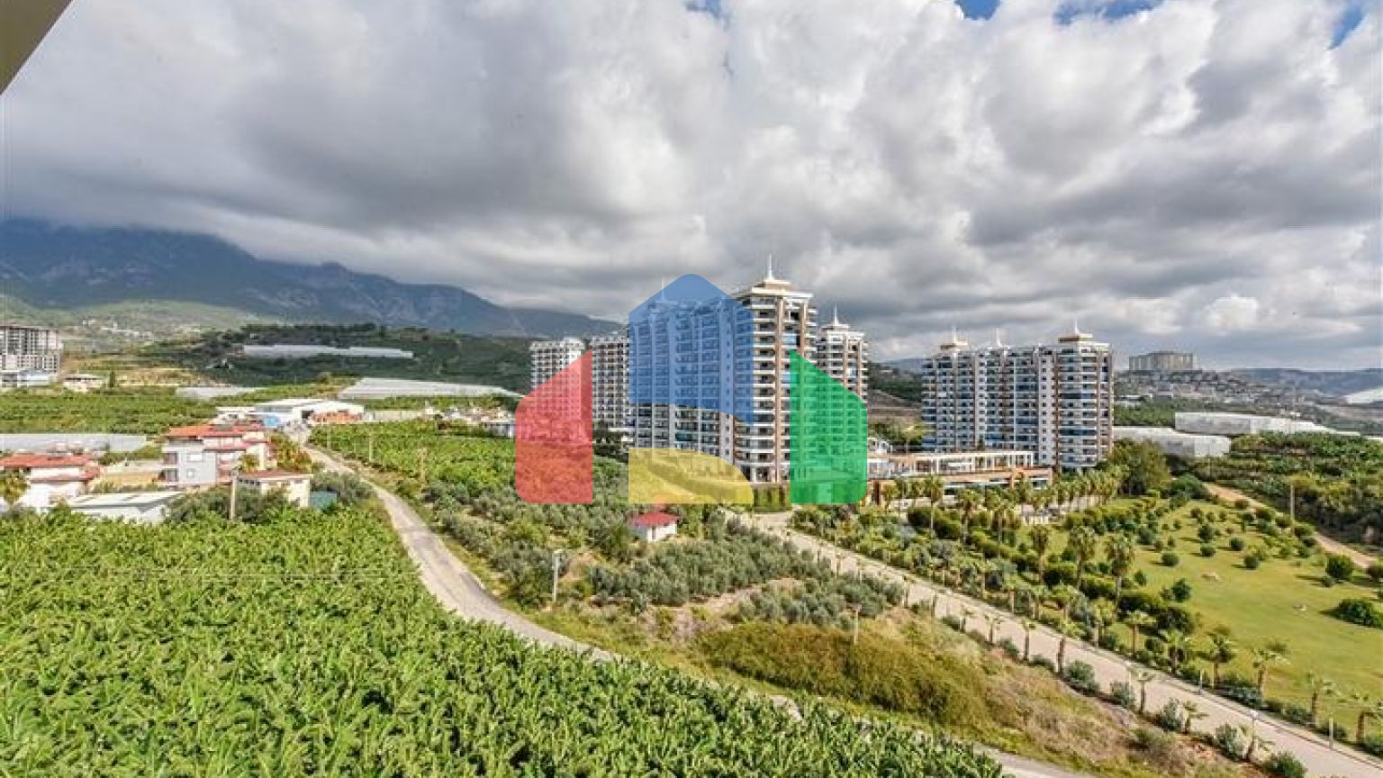 Квартира 1+1 с видом на горы и море в районе Махмутлар