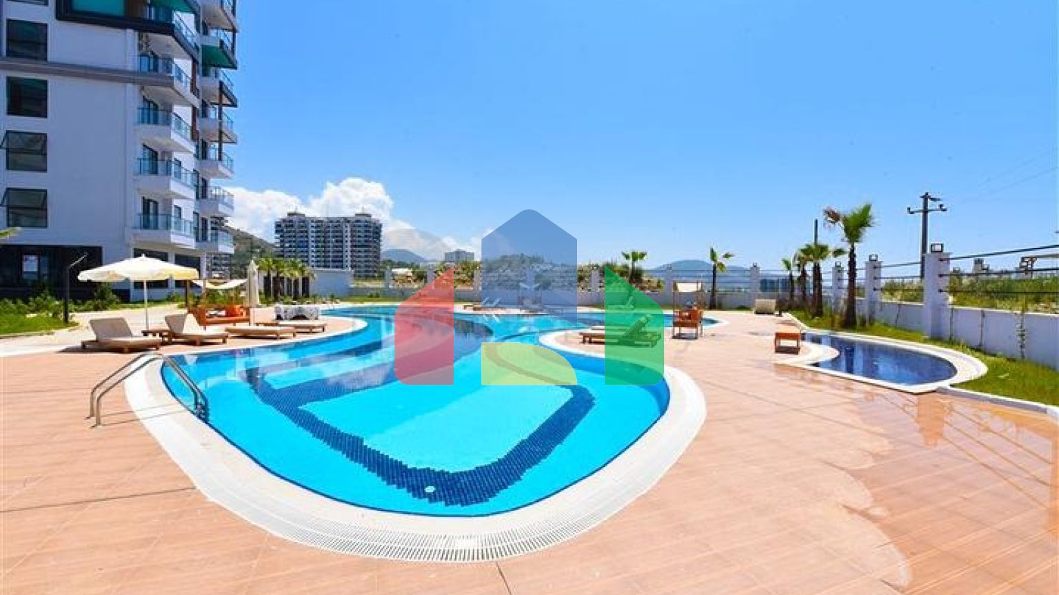 Квартира 1+1 с видом на горы и море в районе Махмутлар