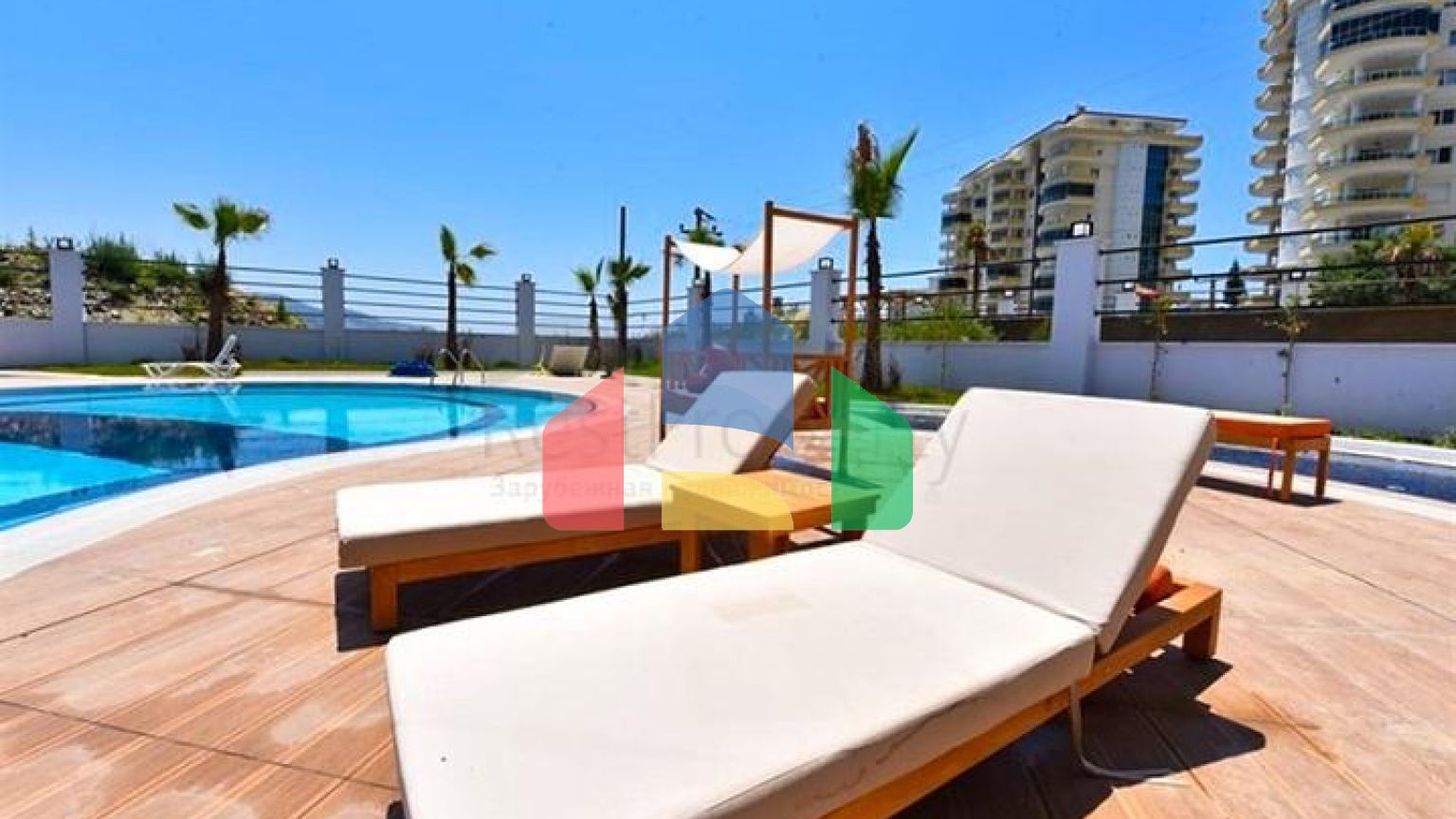 Квартира 1+1 с видом на горы и море в районе Махмутлар