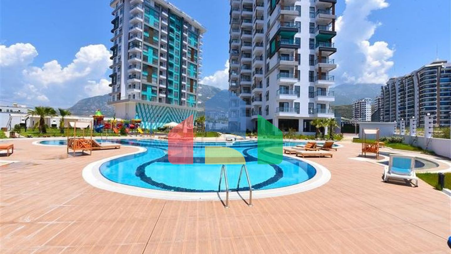 Квартира 1+1 с видом на горы и море в районе Махмутлар