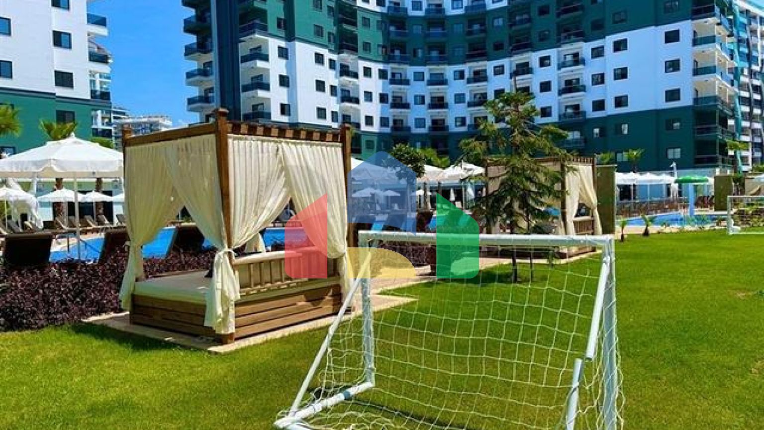 Затишна квартира 1 + 1 в популярному житловому комплексі в районі Махмутлар