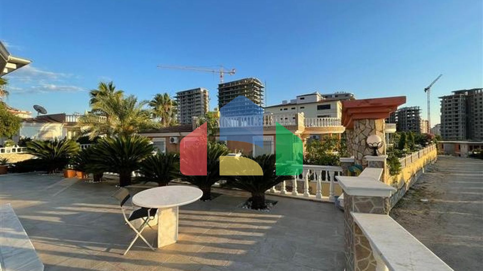 Вилла 2+1 с мебелью и техникой всего 900 м до Средиземного моря