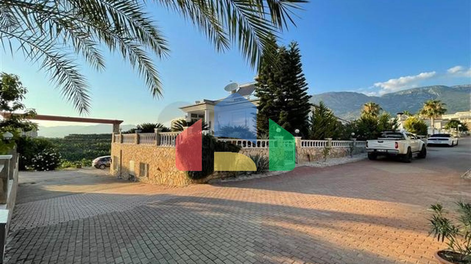 Вилла 2+1 с мебелью и техникой всего 900 м до Средиземного моря