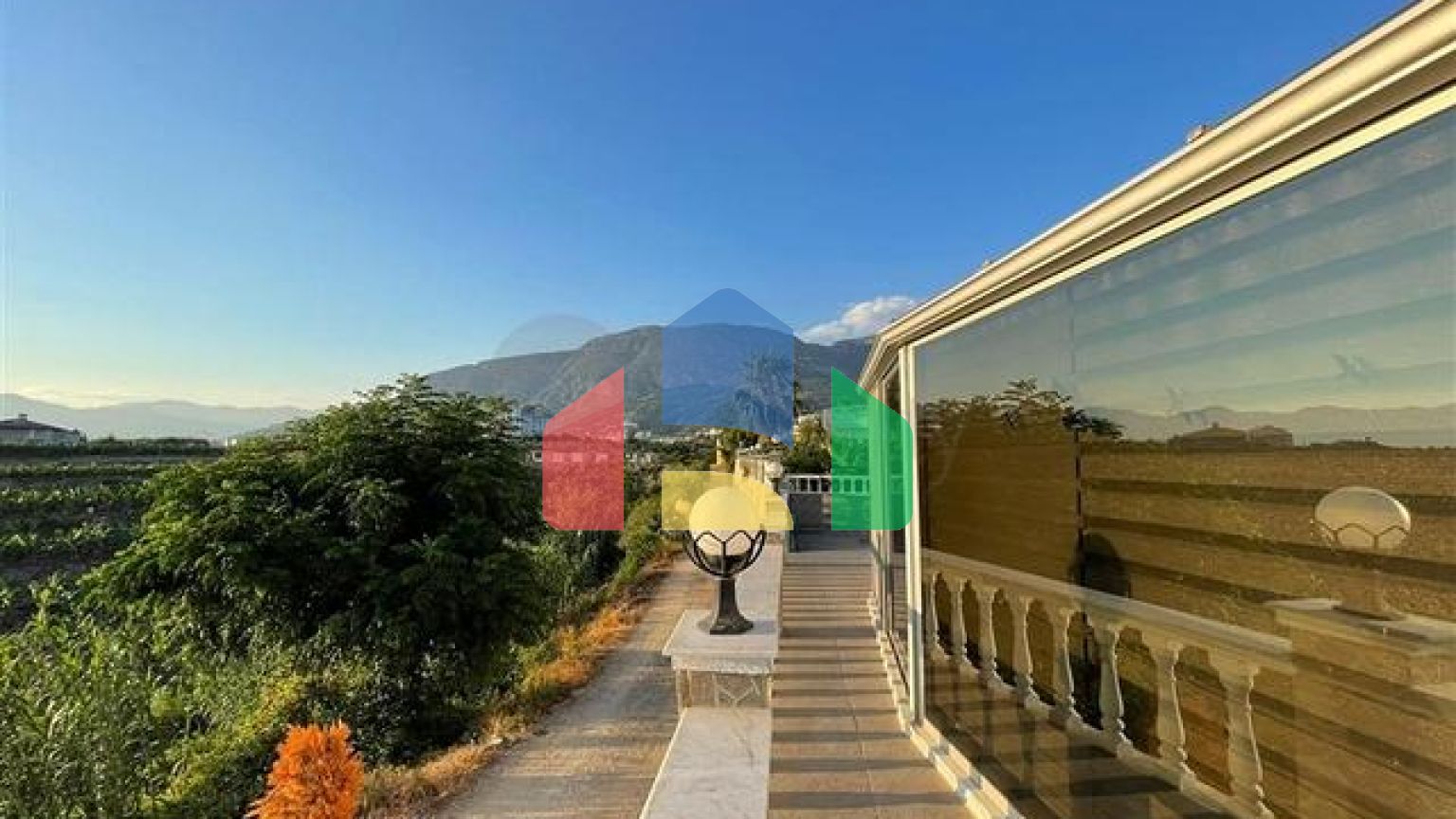 Вилла 2+1 с мебелью и техникой всего 900 м до Средиземного моря