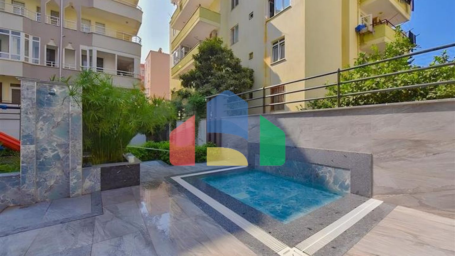 Двухкомнатная квартира в 500 метрах от моря