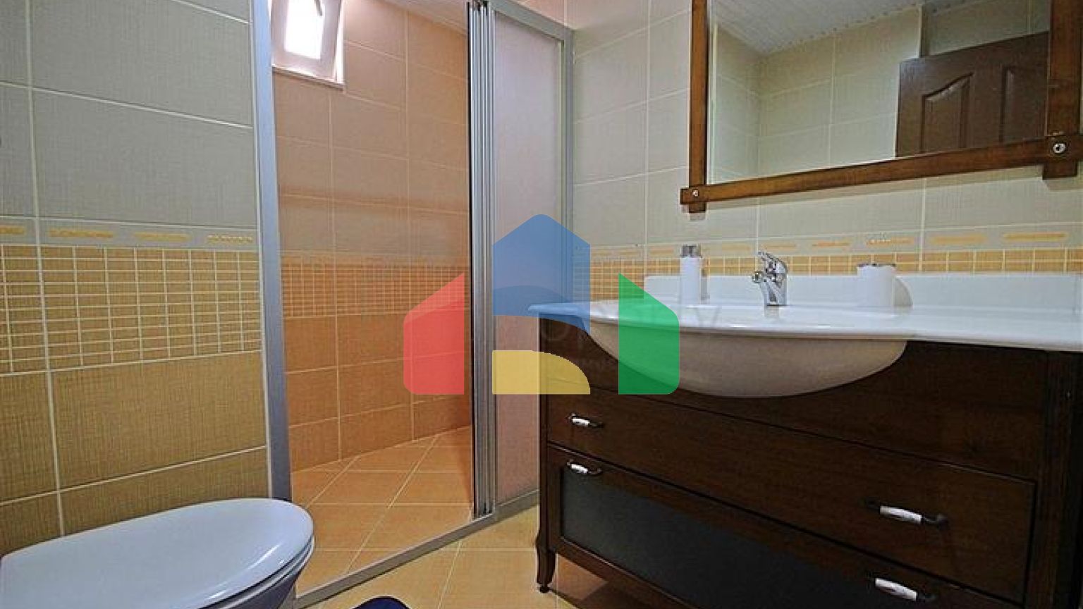 Просторная квартира 2+1 от собственника в 100 метрах от моря в районе Махмутлар