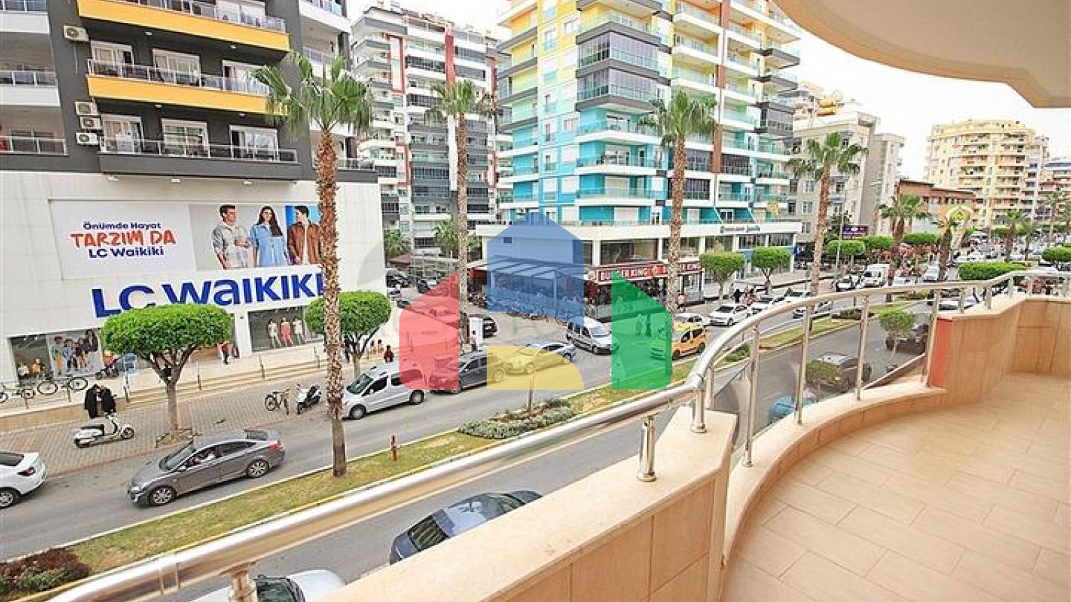 Просторная квартира 2+1 от собственника в 100 метрах от моря в районе Махмутлар