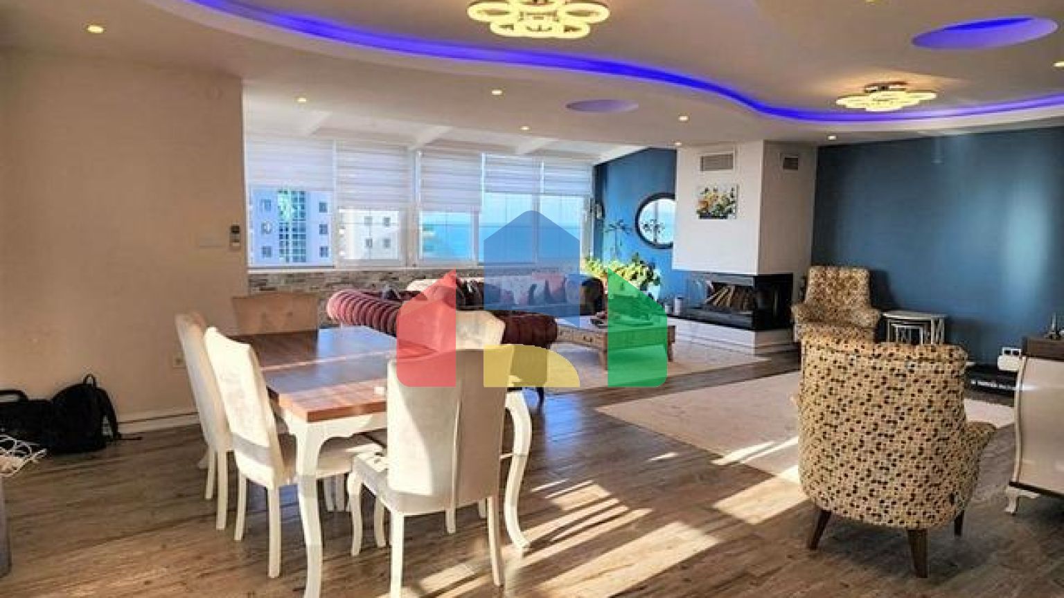 Просторі апартаменти 3+1 з панорамним видом на море