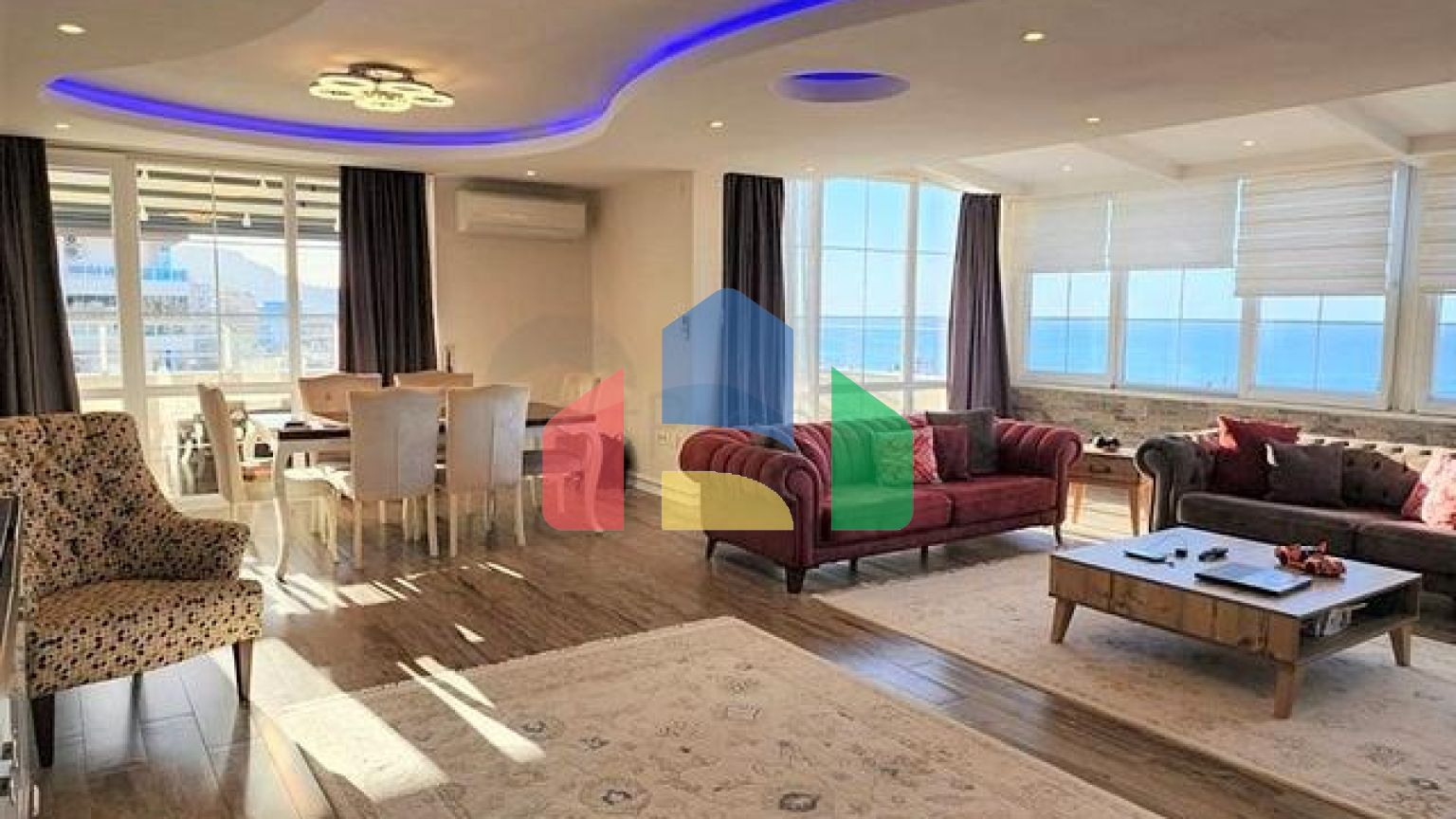 Просторі апартаменти 3+1 з панорамним видом на море