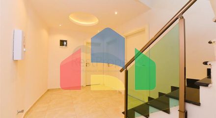 Простора пентхаус 3 + 1 в районі Махмутлар