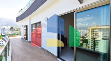 Простора пентхаус 3 + 1 в районі Махмутлар