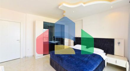 Простора пентхаус 3 + 1 в районі Махмутлар