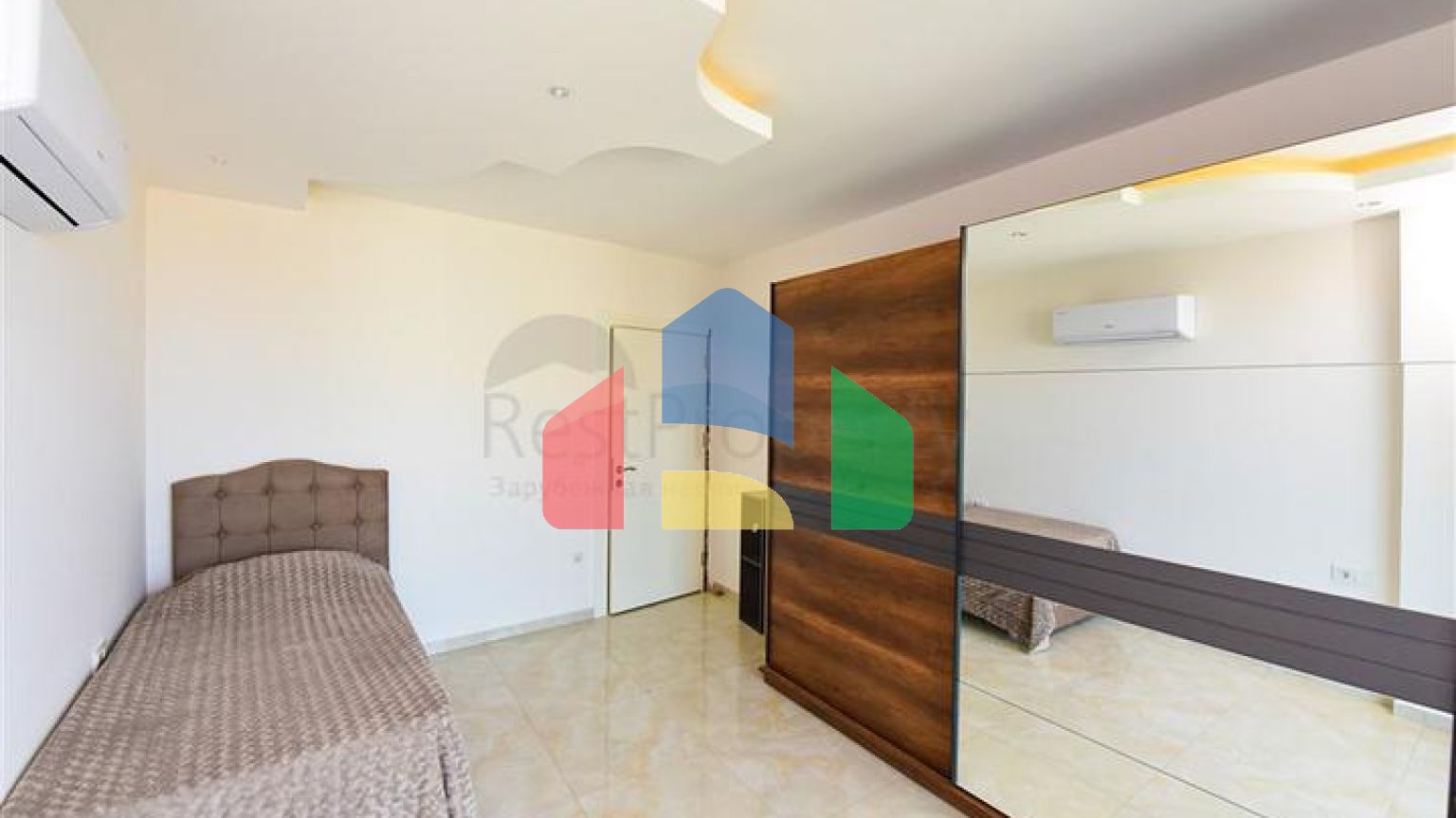 Простора пентхаус 3 + 1 в районі Махмутлар