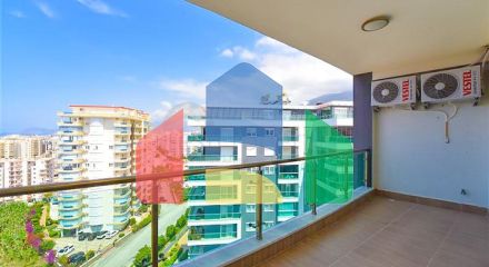 Простора пентхаус 3 + 1 в районі Махмутлар