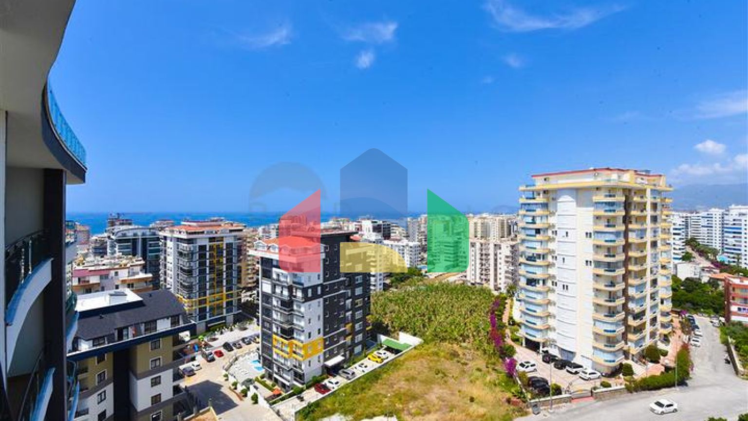 Простора пентхаус 3 + 1 в районі Махмутлар