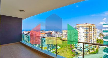 Простора пентхаус 3 + 1 в районі Махмутлар