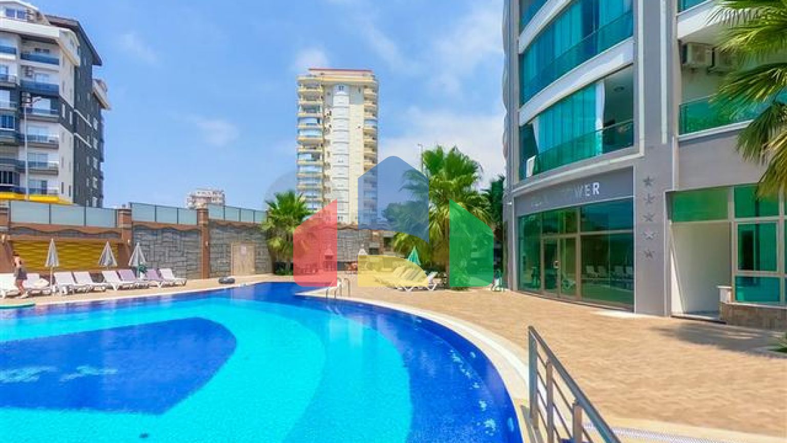 Простора пентхаус 3 + 1 в районі Махмутлар