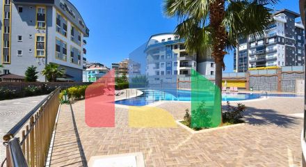 Простора пентхаус 3 + 1 в районі Махмутлар